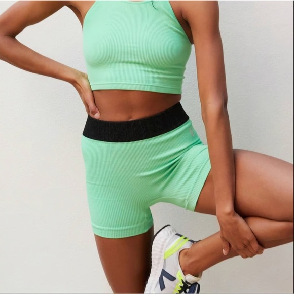 NWT Women's Summer Seamless Short - Picture 1 of 5